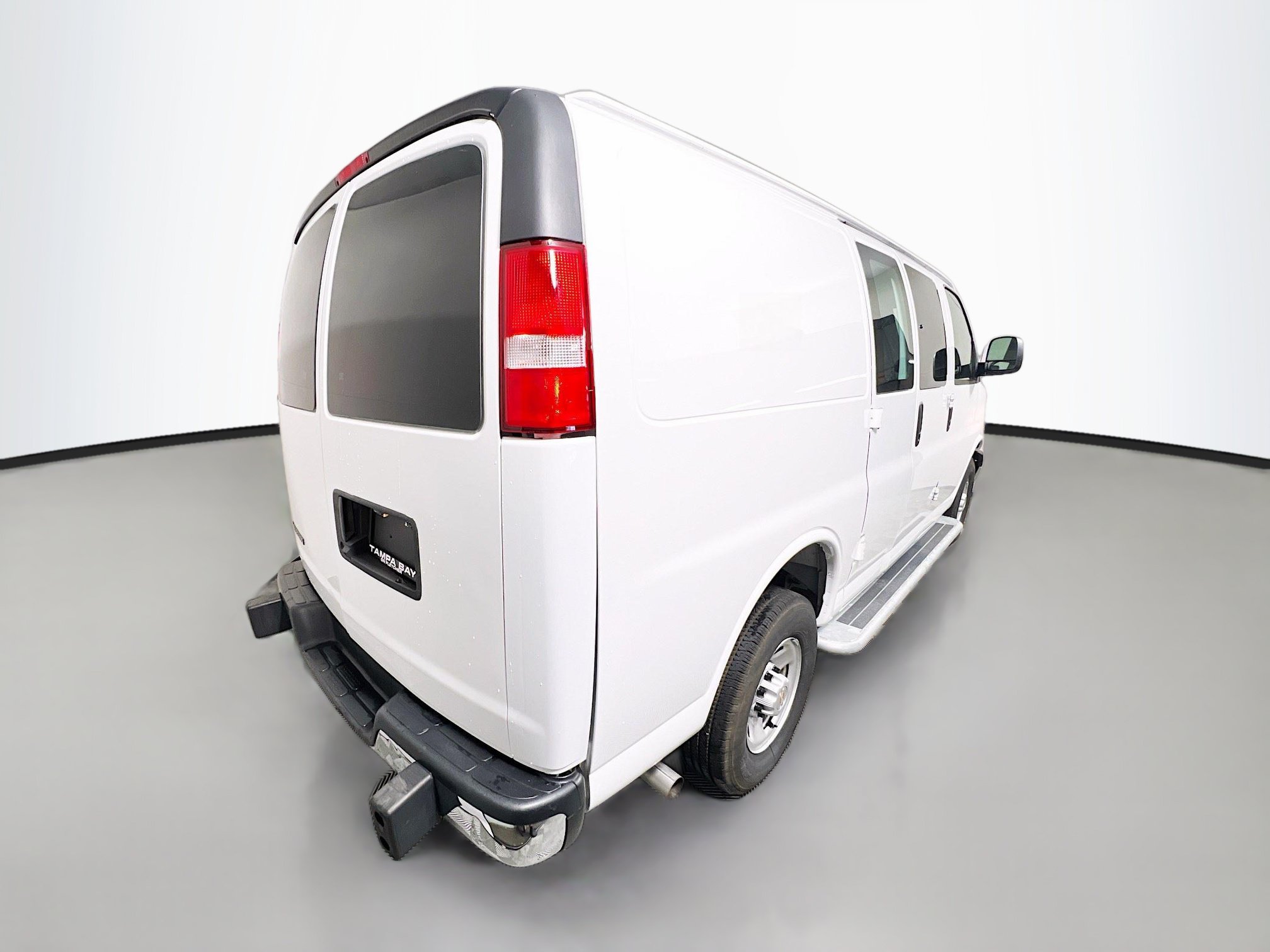 Used 2025 Chevrolet Express 2500 w/ Driver Convenience Package RWD image 4