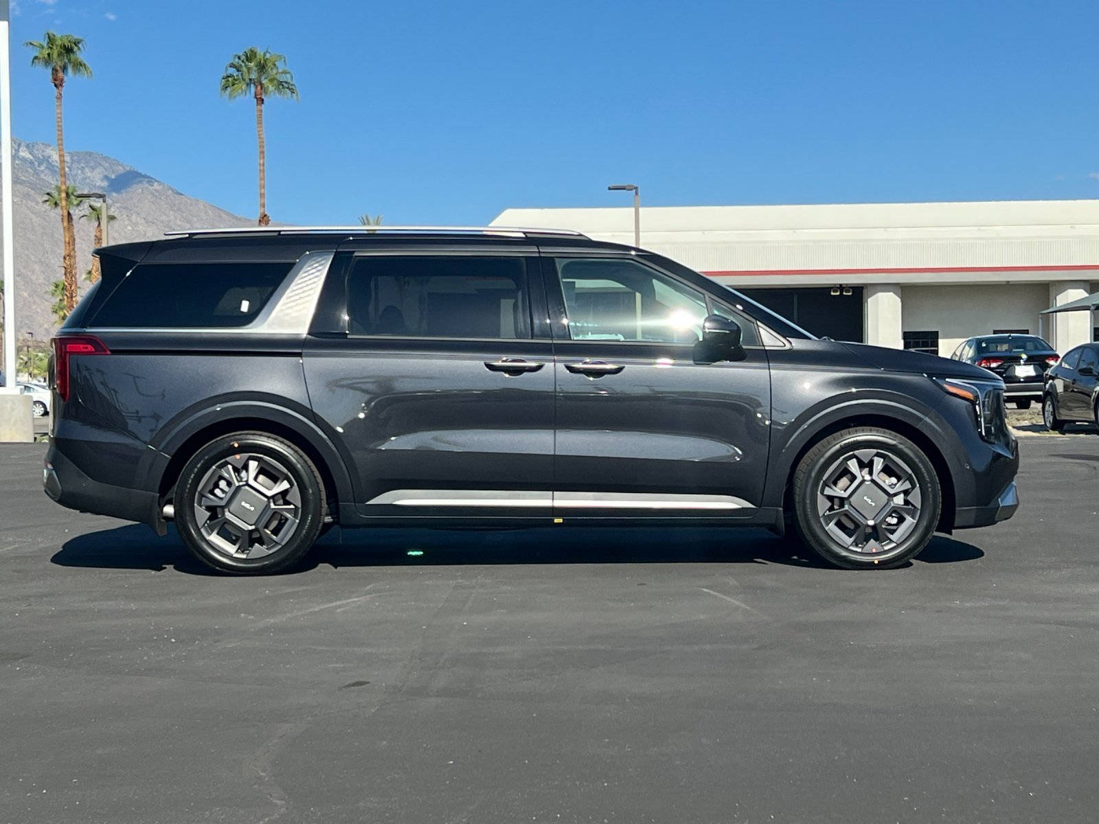 New 2026 Kia Carnival SX image 2