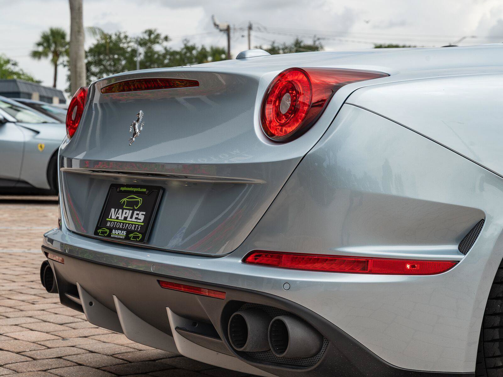 Used 2016 Ferrari California T RWD image 17