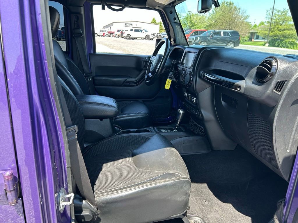 Used 2017 Jeep Wrangler Unlimited Sahara AWD/4WD image 13