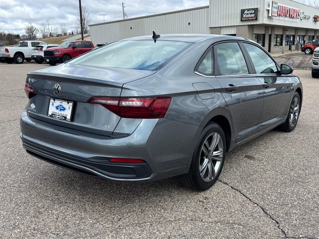 Used 2024 Volkswagen Jetta SE image 4