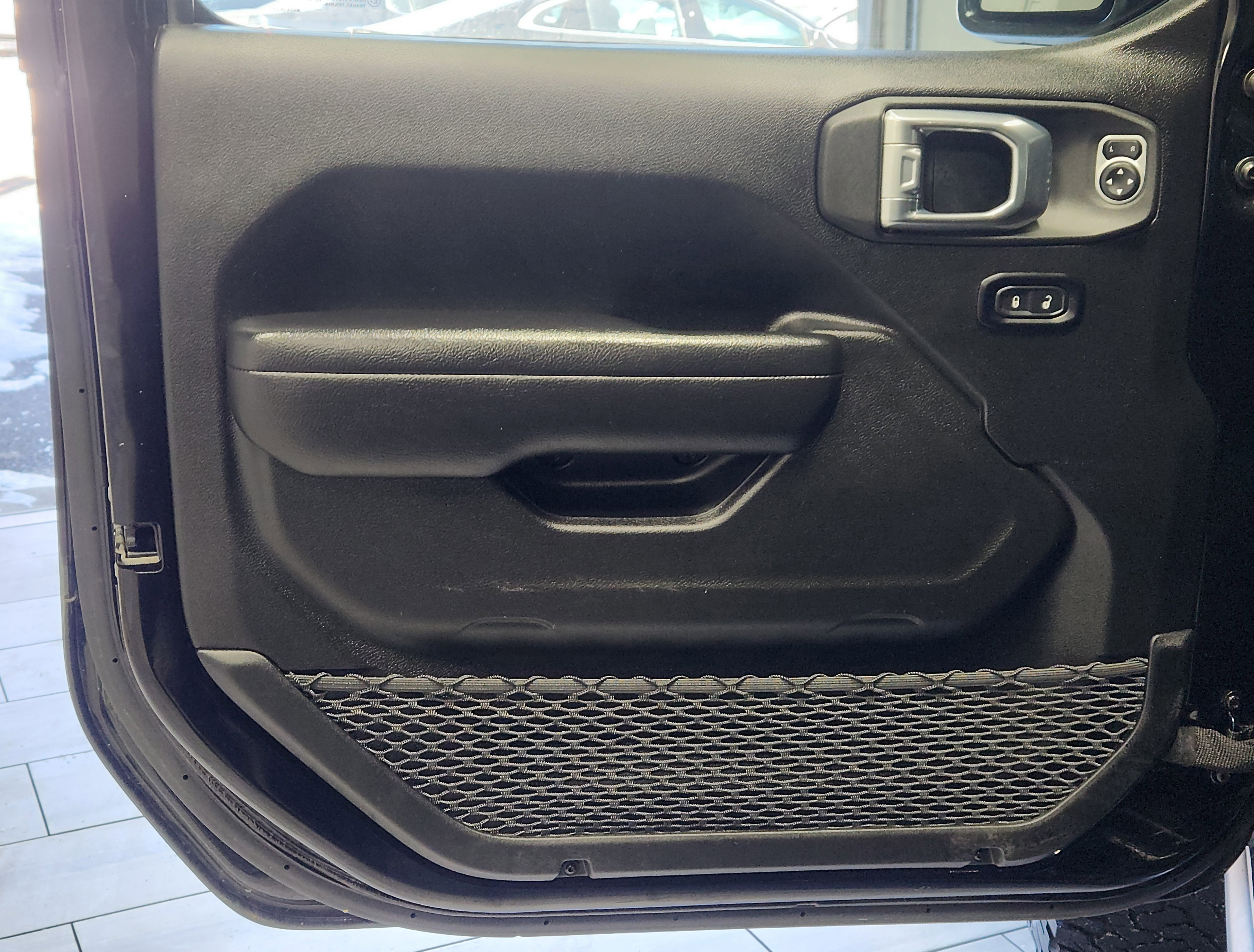 Used 2025 Jeep Wrangler Unlimited Rubicon image 10