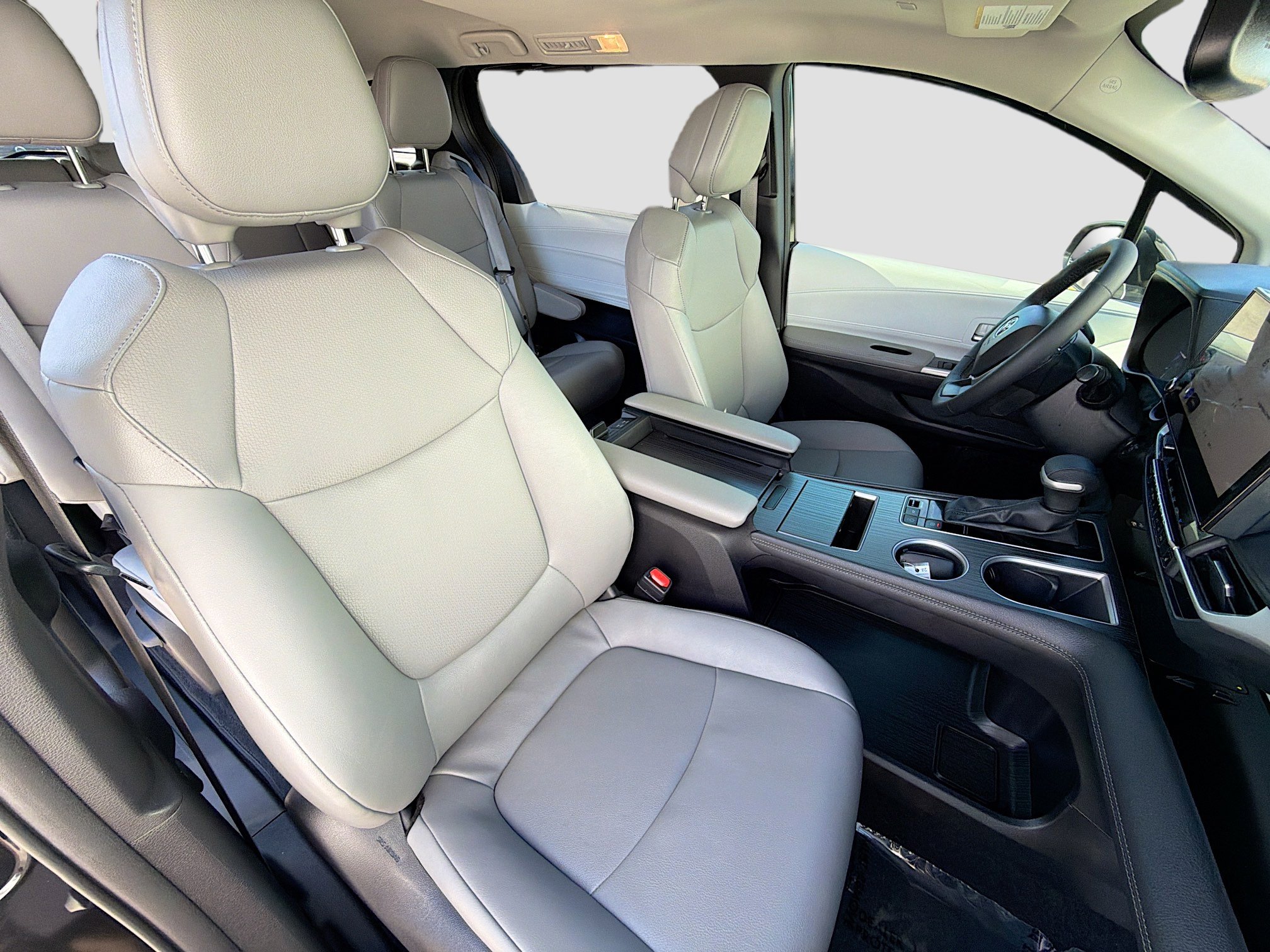 Used 2025 Toyota Sienna XLE w/ XLE Plus Package FWD image 14