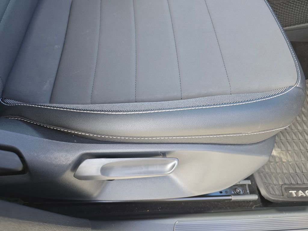 Used 2022 Volkswagen Taos SE image 13