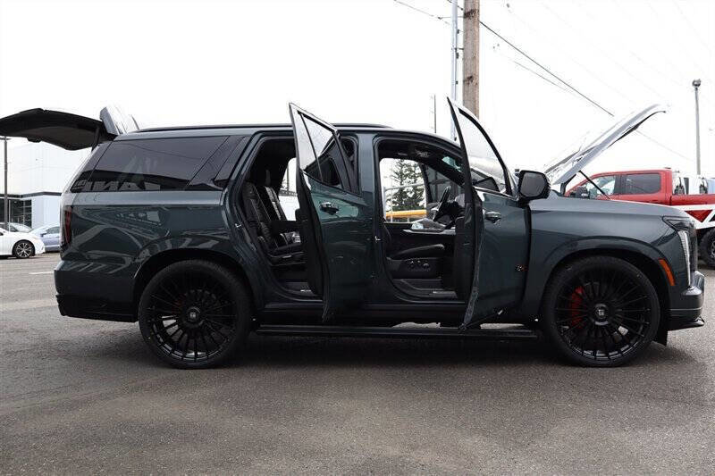 Used 2026 Cadillac Escalade V w/ LPO, ONYX Package image 41