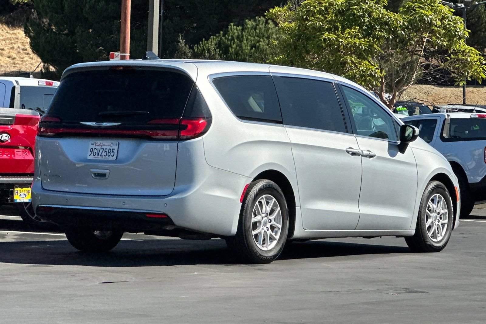 Certified 2023 Chrysler Pacifica Touring-L FWD image 4