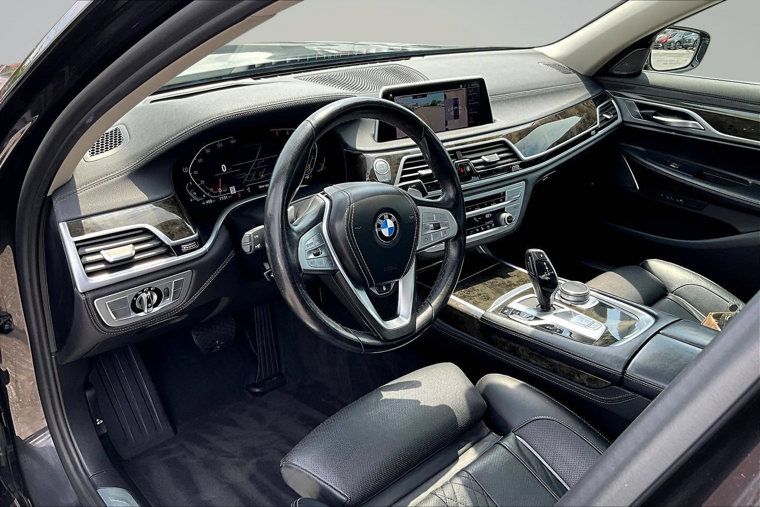 Used 2022 BMW 740i RWD image 14