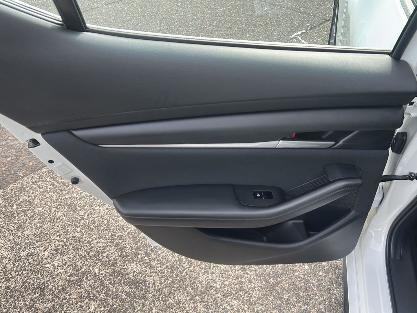 Used 2022 MAZDA MAZDA3 s image 24