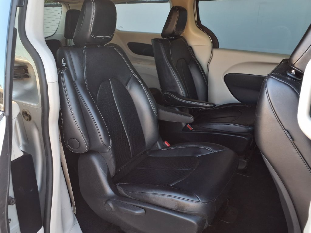 Used 2024 Chrysler Pacifica Limited FWD image 25