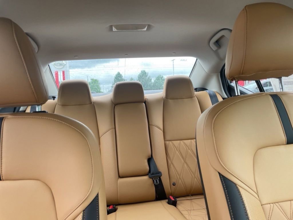 Used 2024 Nissan Sentra SV w/ SV Premium Package image 11