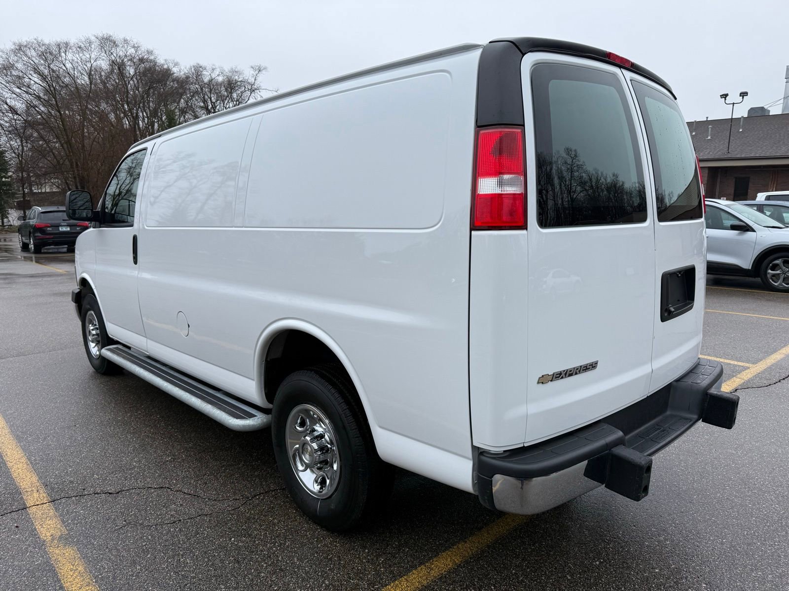 Used 2024 Chevrolet Express 2500 w/ Driver Convenience Package RWD image 3