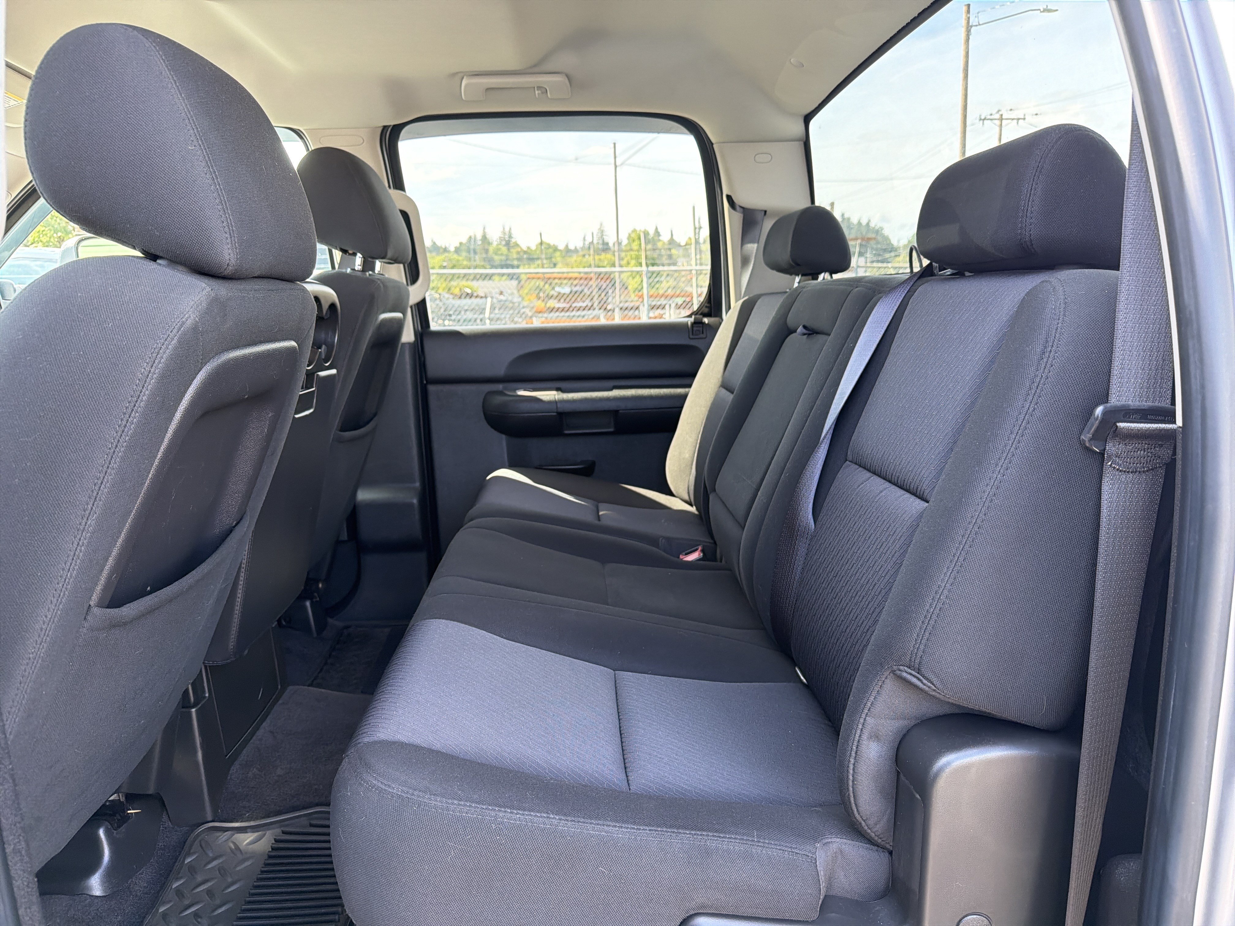 Used 2010 GMC Sierra 2500 SLE w/ Suspension Package, Off-Road RWD image 9