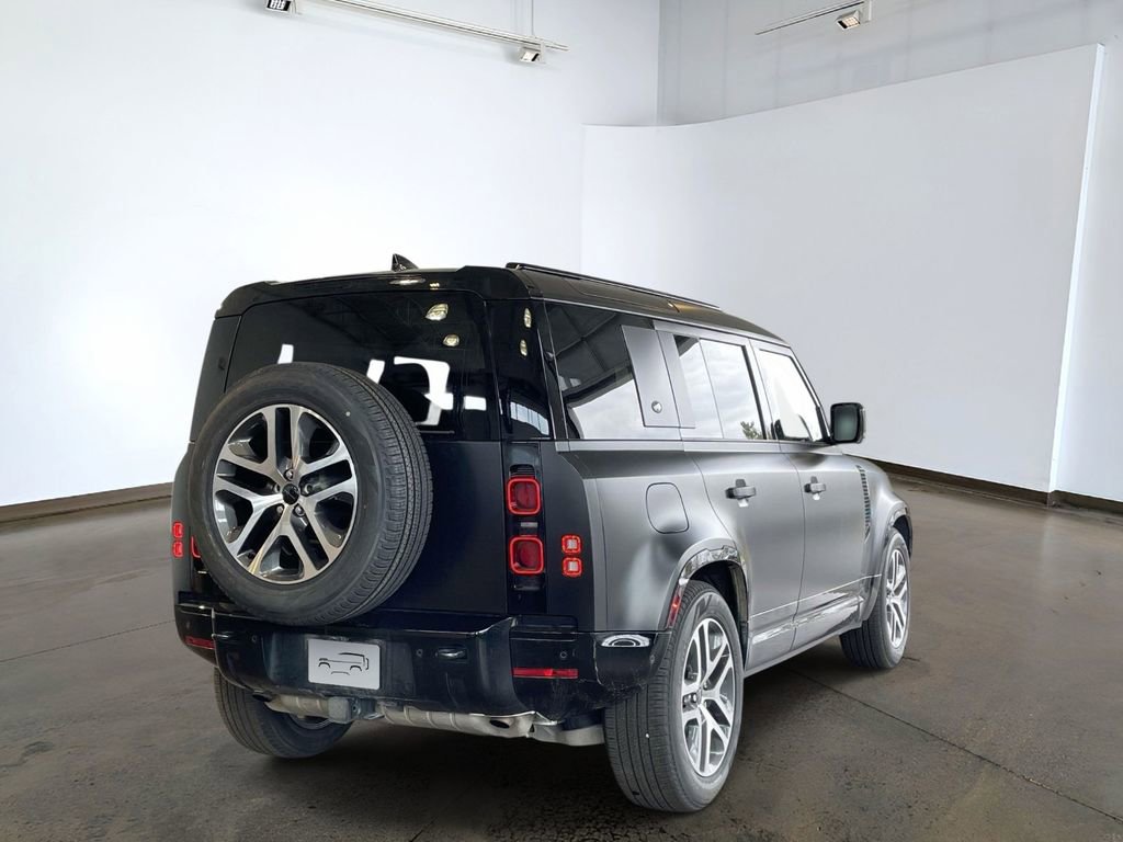 Used 2024 Land Rover Defender 110 X-Dynamic SE AWD/4WD image 4