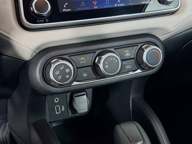 Used 2022 Nissan Versa SV FWD image 15
