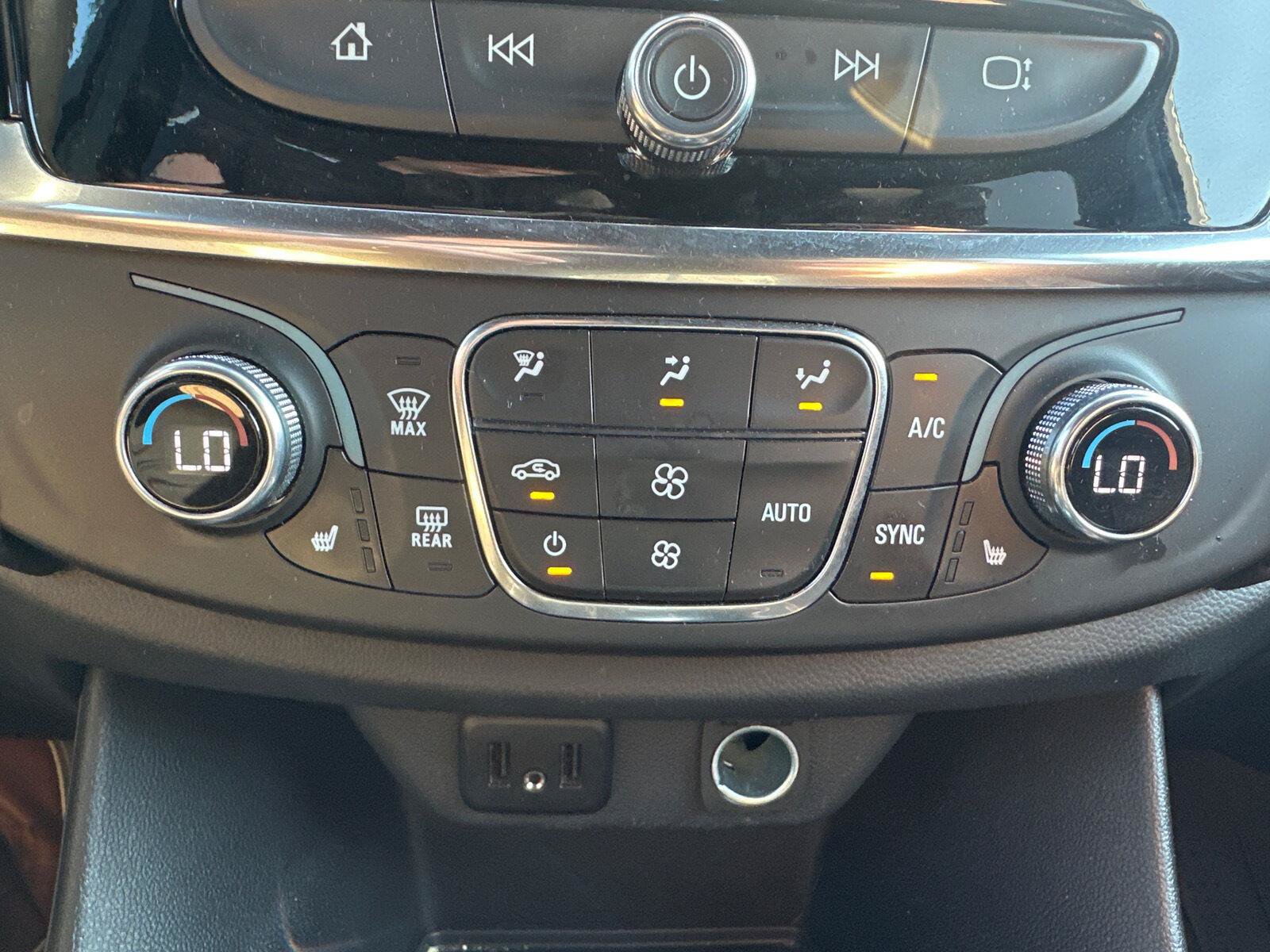 Used 2023 Chevrolet Traverse LT AWD/4WD image 11
