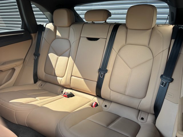 Certified 2025 Porsche Macan image 28
