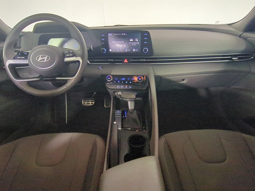 Used 2025 Hyundai Elantra Sport FWD image 16