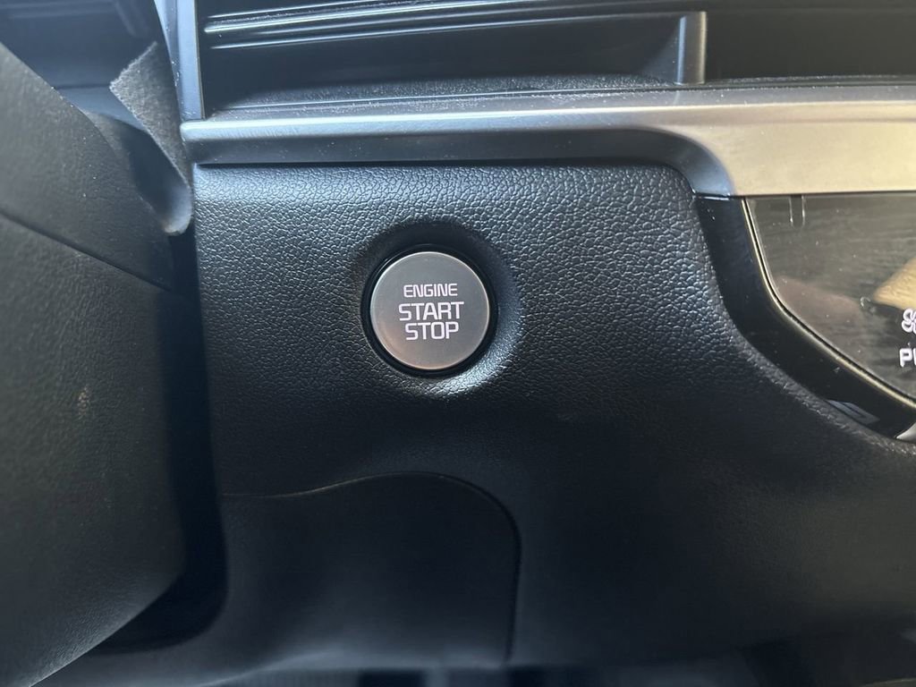 Used 2025 Kia Sorento LX image 16