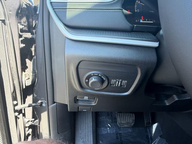 Used 2023 Jeep Grand Cherokee Laredo AWD/4WD image 20