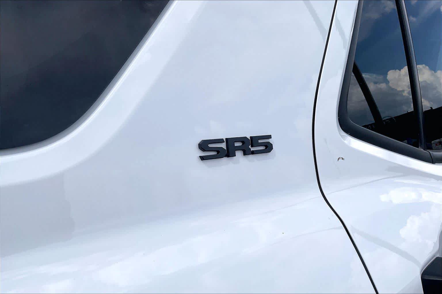 Used 2025 Toyota 4Runner SR5 AWD/4WD image 10