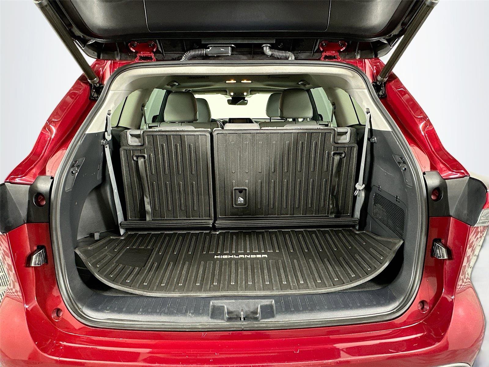 Certified 2021 Toyota Highlander XLE AWD/4WD image 26