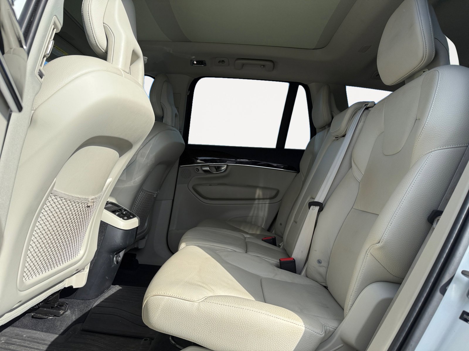Used 2018 Volvo XC90 T5 Momentum w/ Convenience Package FWD image 13
