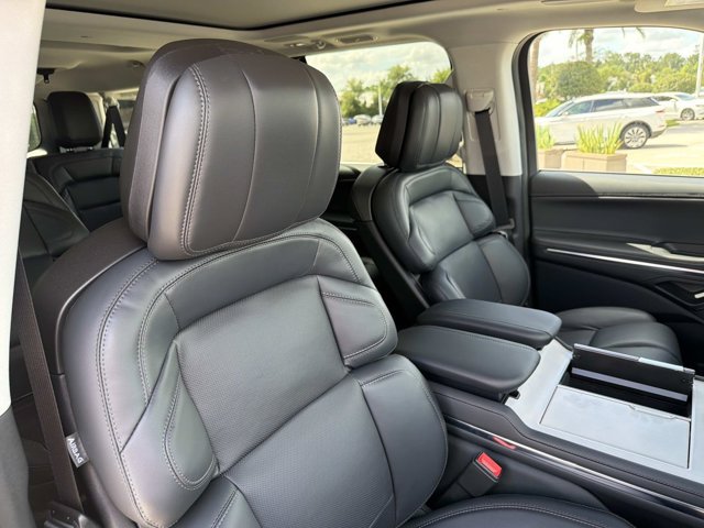 New 2026 Lincoln Navigator L Reserve AWD/4WD image 17