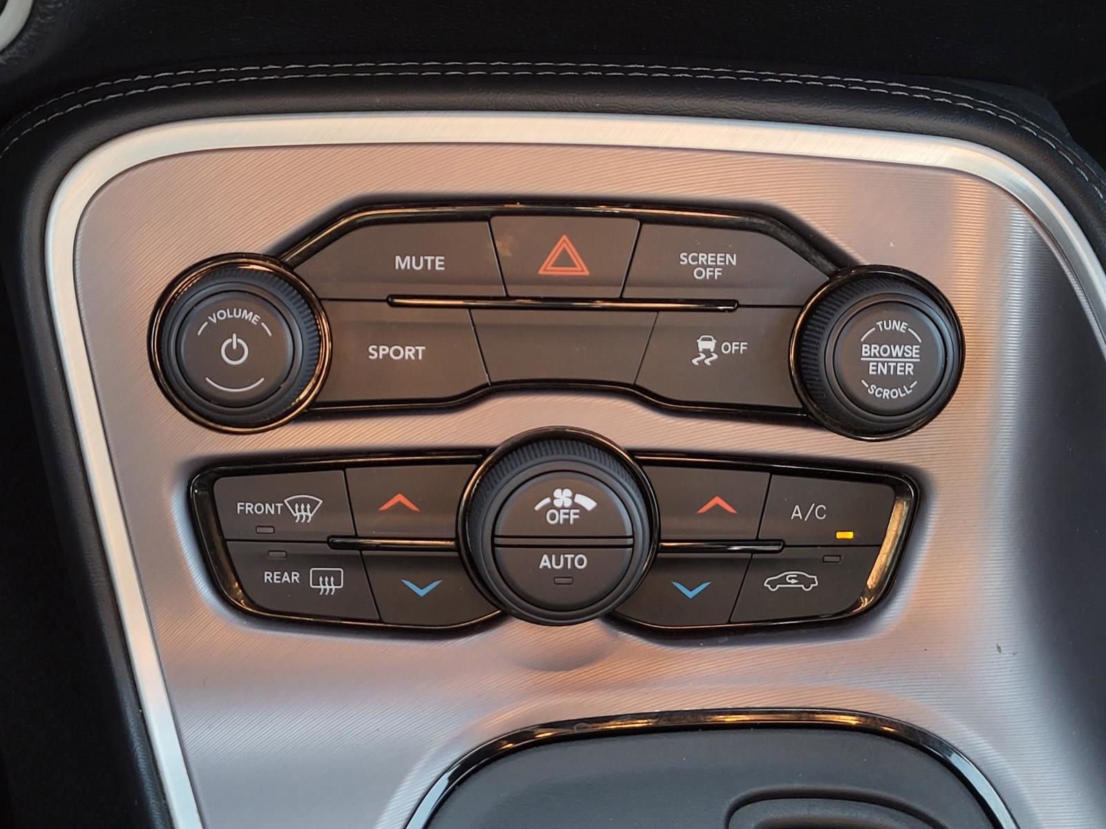 Used 2022 Dodge Challenger SXT image 21