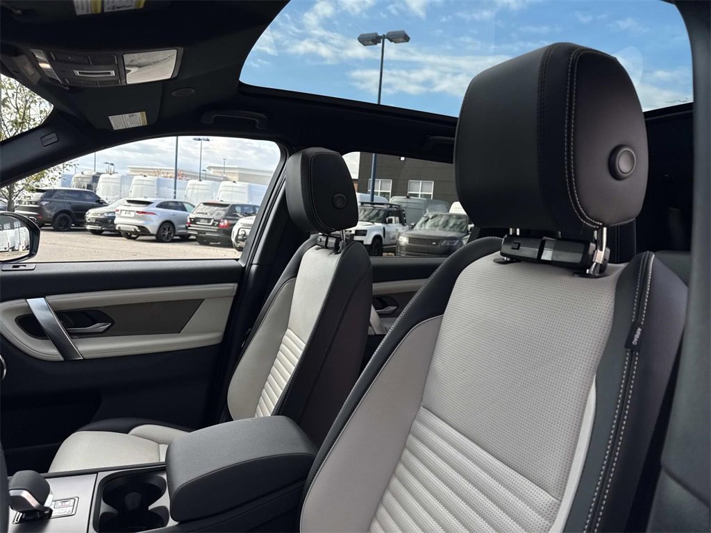 Certified 2025 Land Rover Discovery Sport Dynamic SE image 19