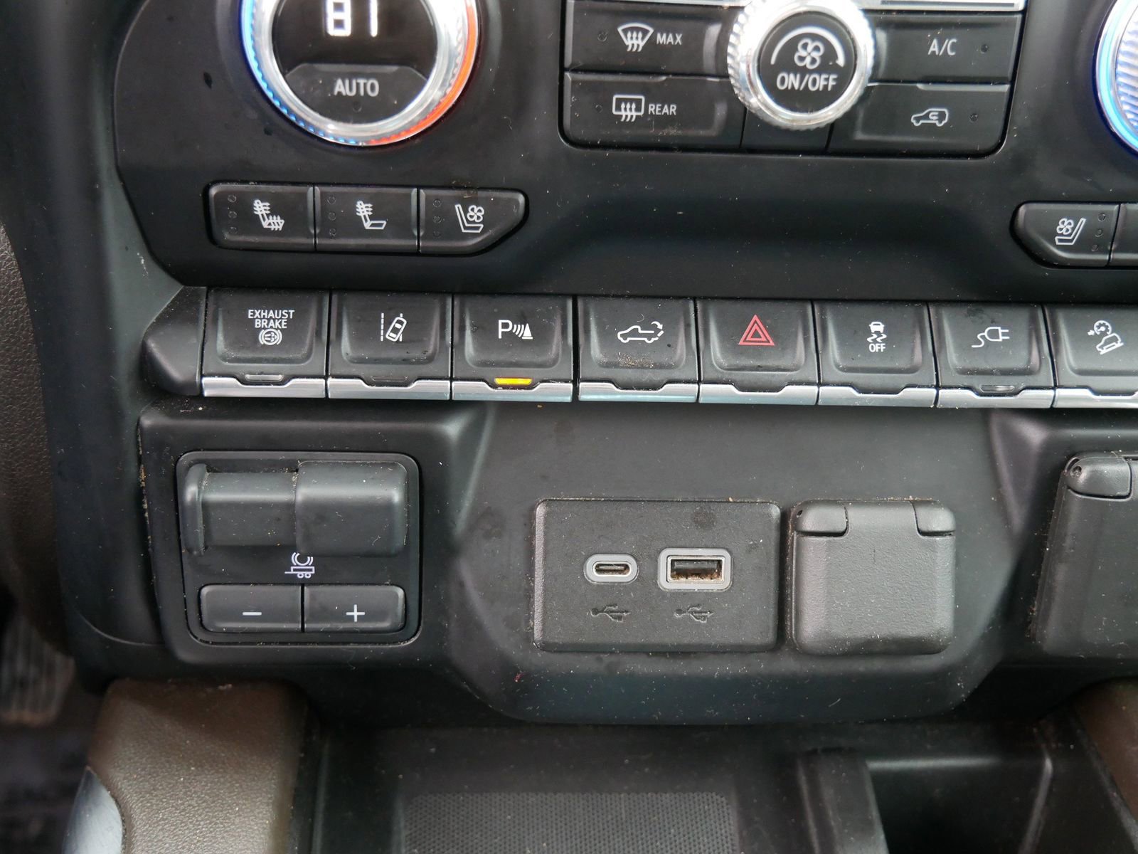 Used 2022 GMC Sierra 3500 Denali w/ Denali Ultimate Package image 22