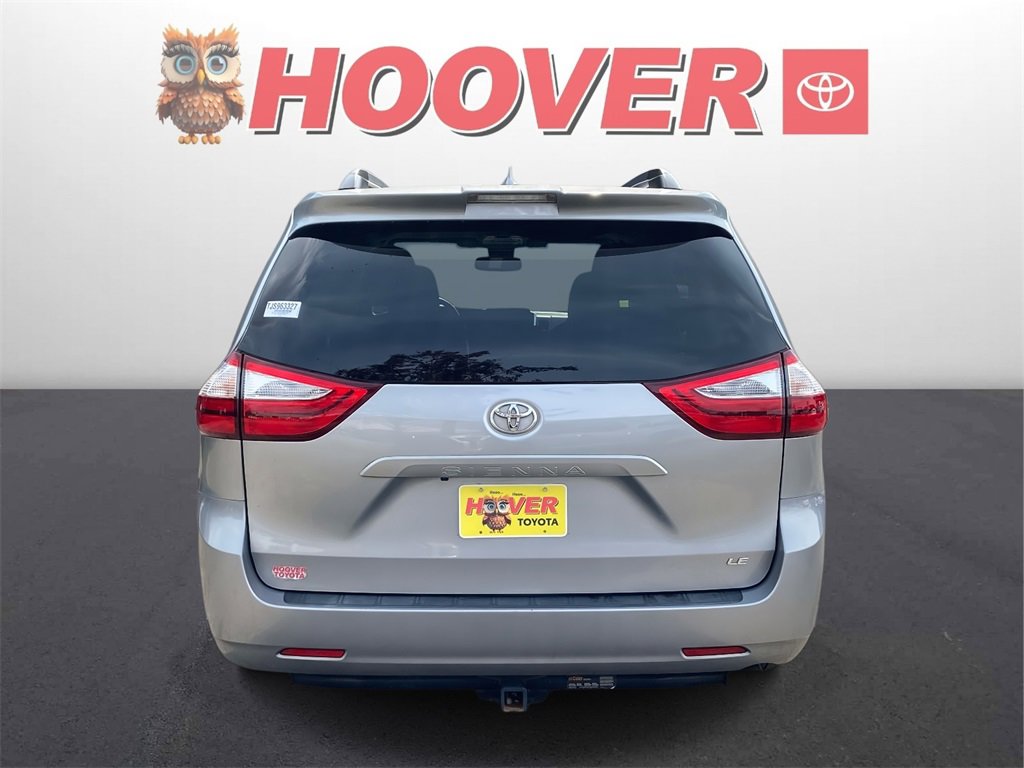 Used 2018 Toyota Sienna LE image 3