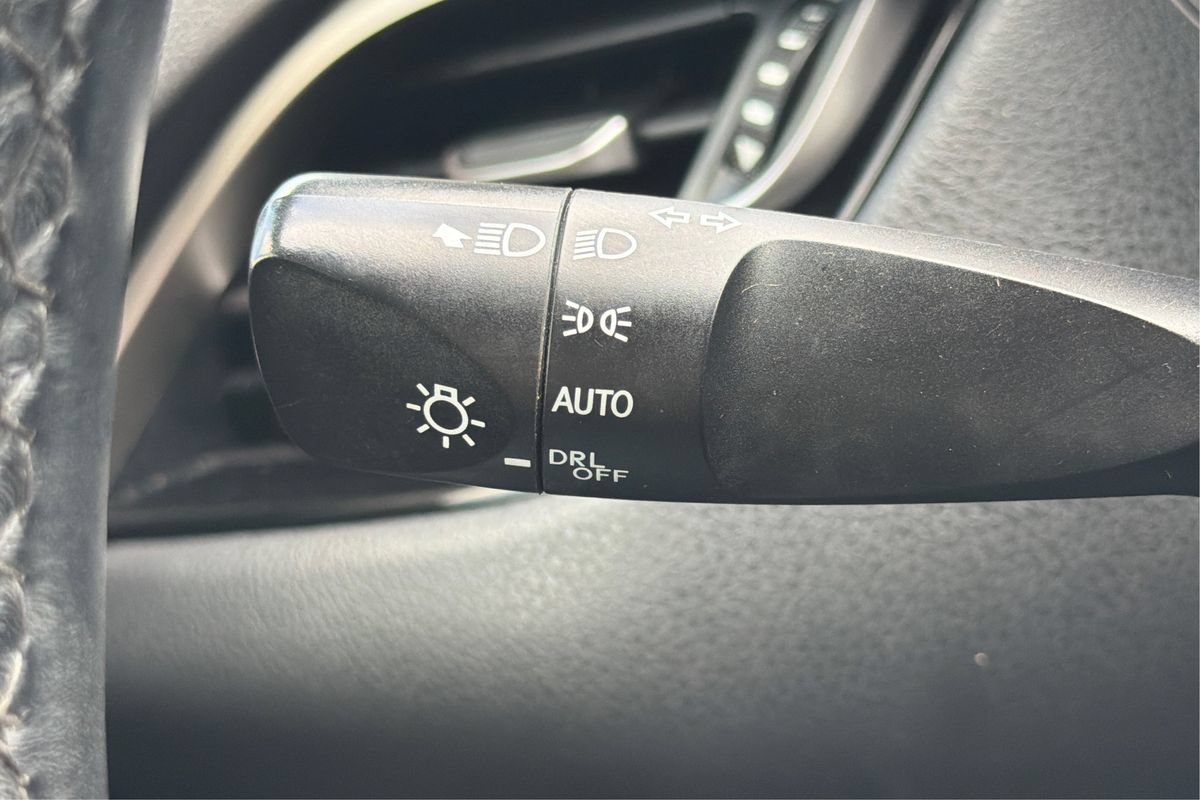 Used 2019 Toyota C-HR Limited FWD image 17