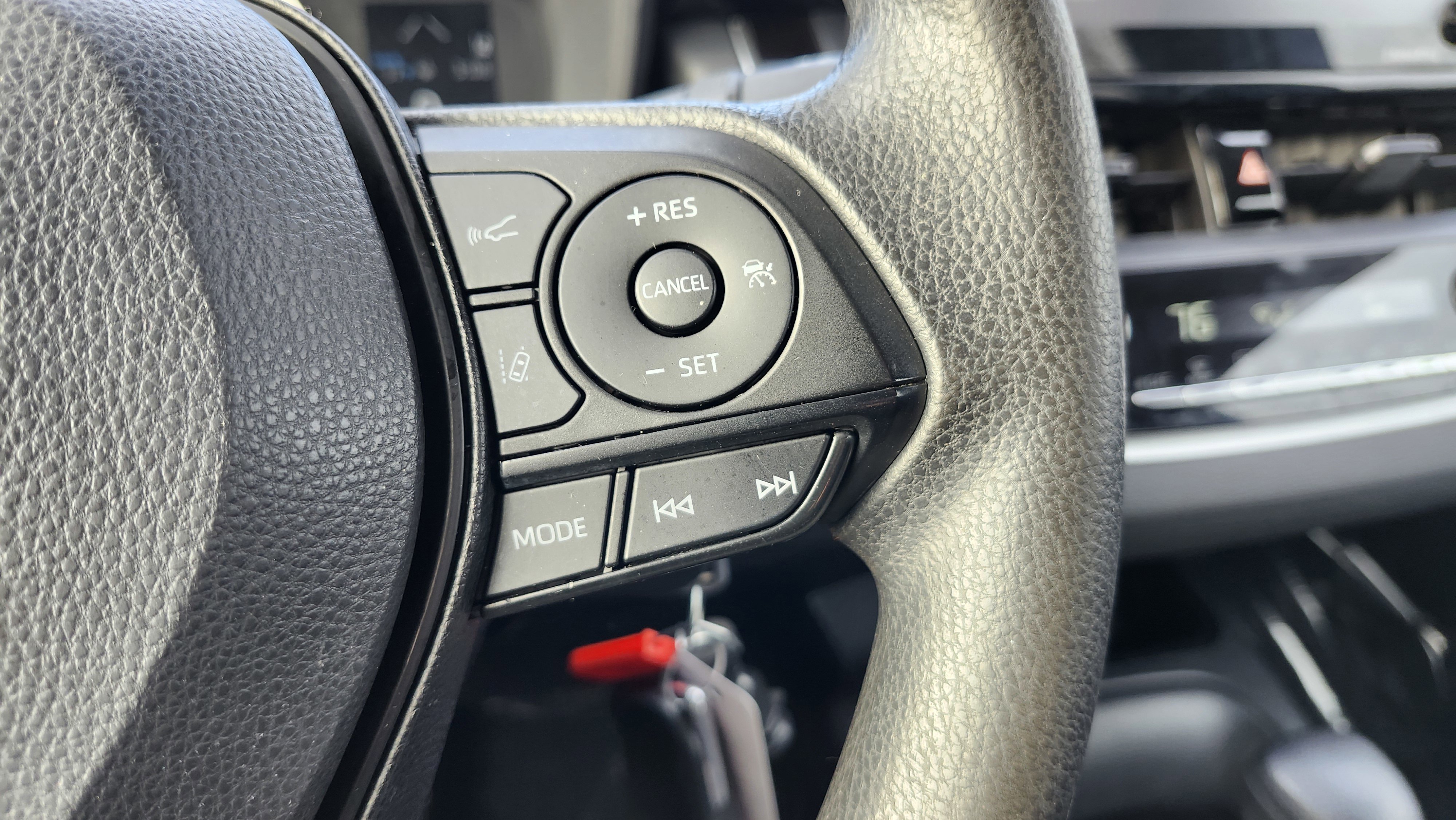 Used 2022 Toyota Corolla LE image 30