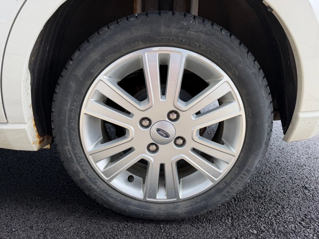 Used 2010 Ford Focus SEL FWD image 16