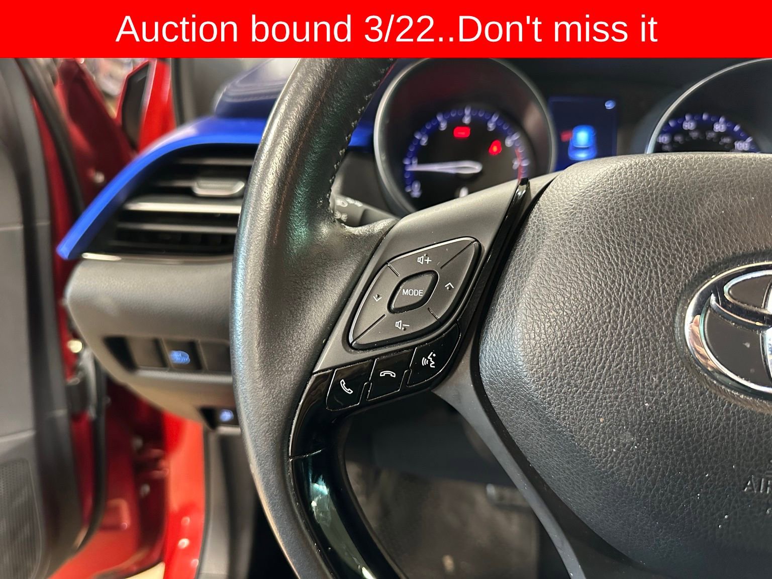 Used 2020 Toyota C-HR XLE image 16