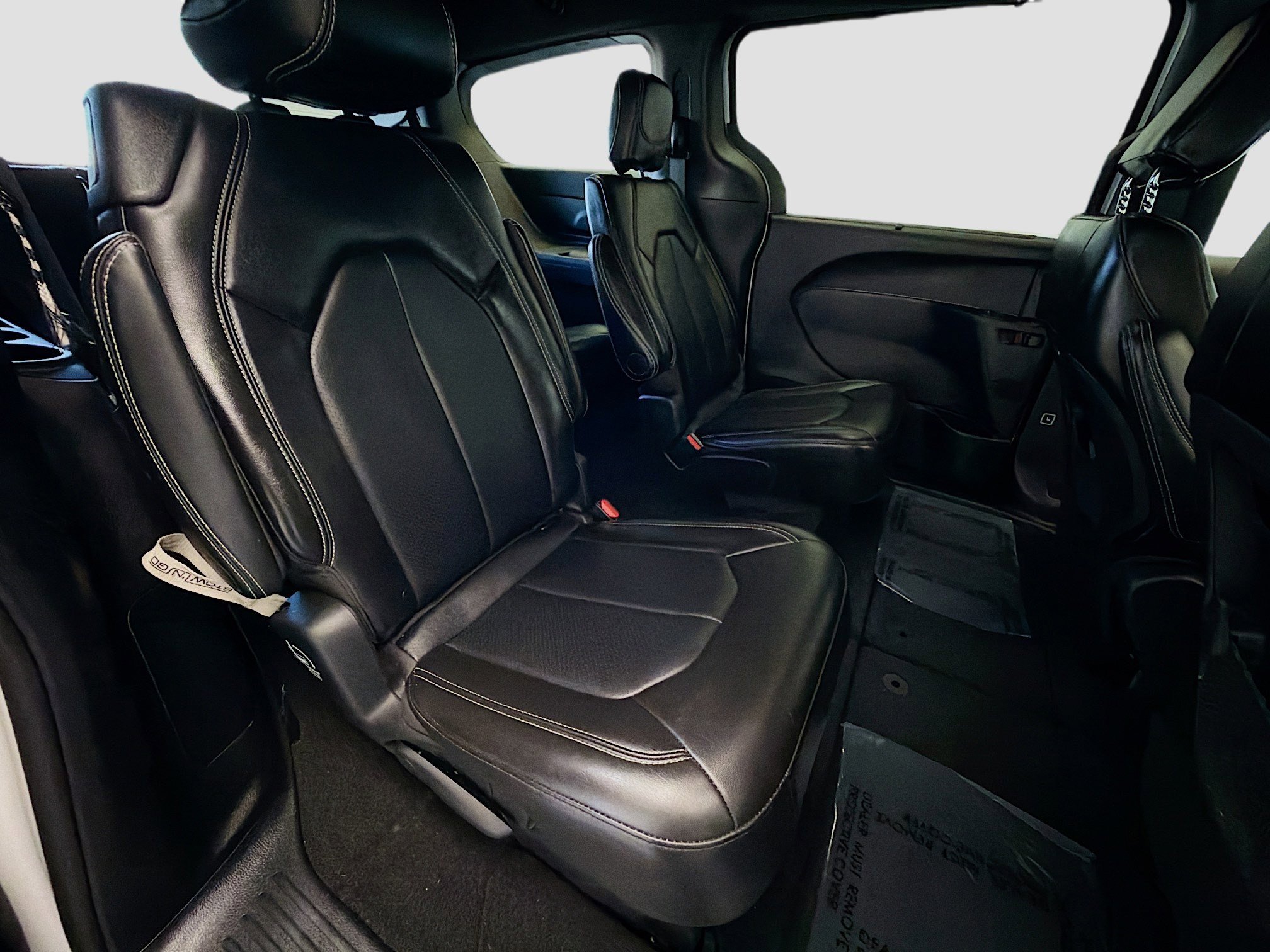 Used 2025 Chrysler Pacifica Select FWD image 14