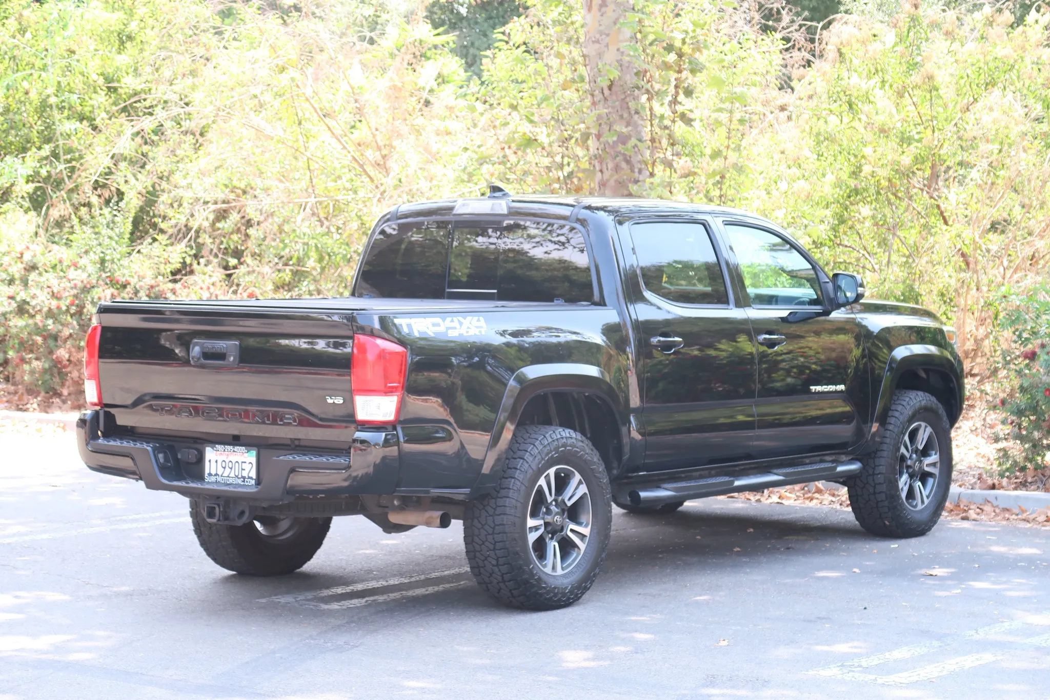 Used 2017 Toyota Tacoma TRD Sport w/ Tow Package (A/T) AWD/4WD image 11