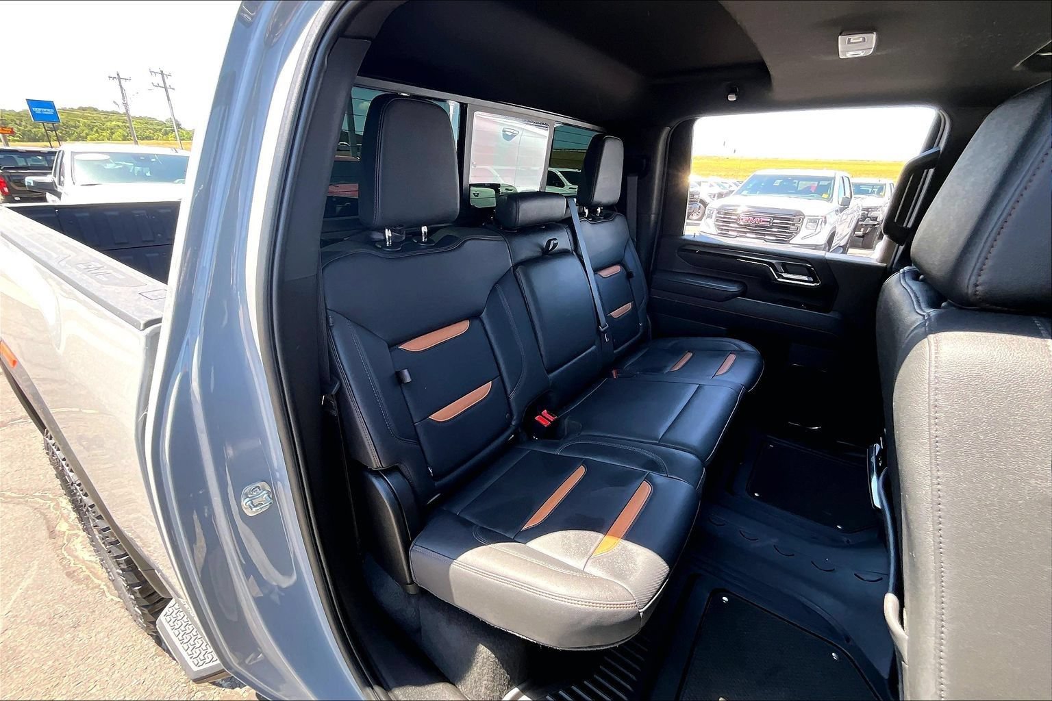 Used 2025 GMC Sierra 2500 AT4 w/ AT4 Premium Plus Package AWD/4WD image 29