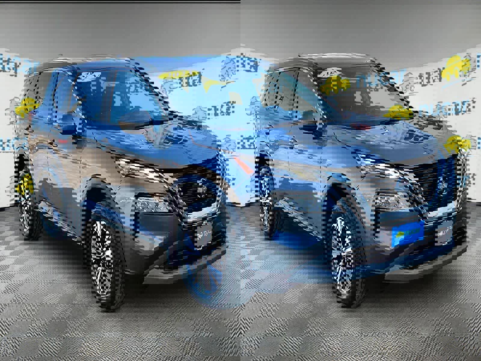 Used 2023 Nissan Rogue SV image 1