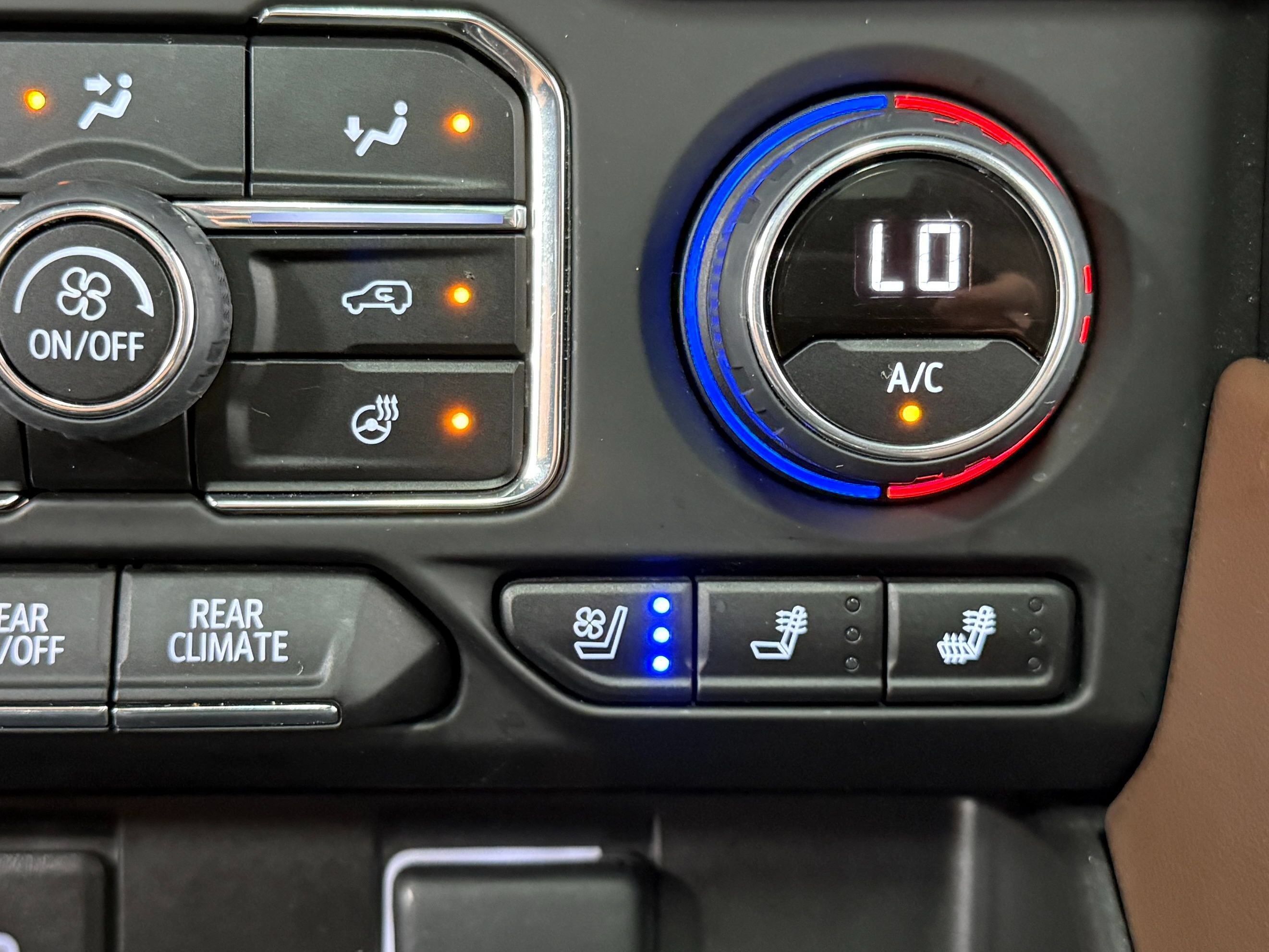 Used 2023 Chevrolet Tahoe High Country w/ Advanced Technology Package AWD/4WD image 35