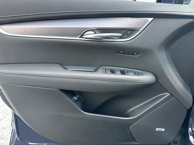 New 2025 Cadillac XT6 Luxury image 12
