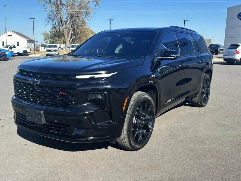 Used 2025 Chevrolet Traverse RS image 4