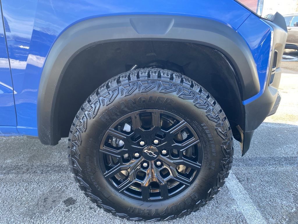 Used 2025 Chevrolet Colorado Trail Boss image 9
