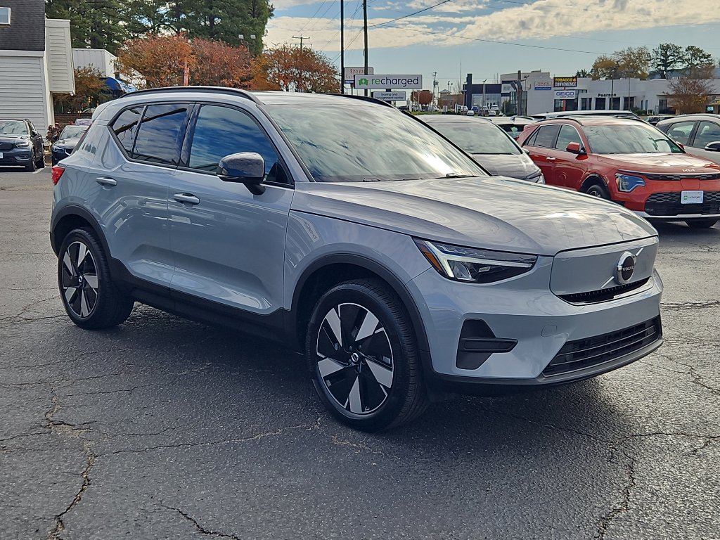 Used 2025 Volvo EX40 Core image 4