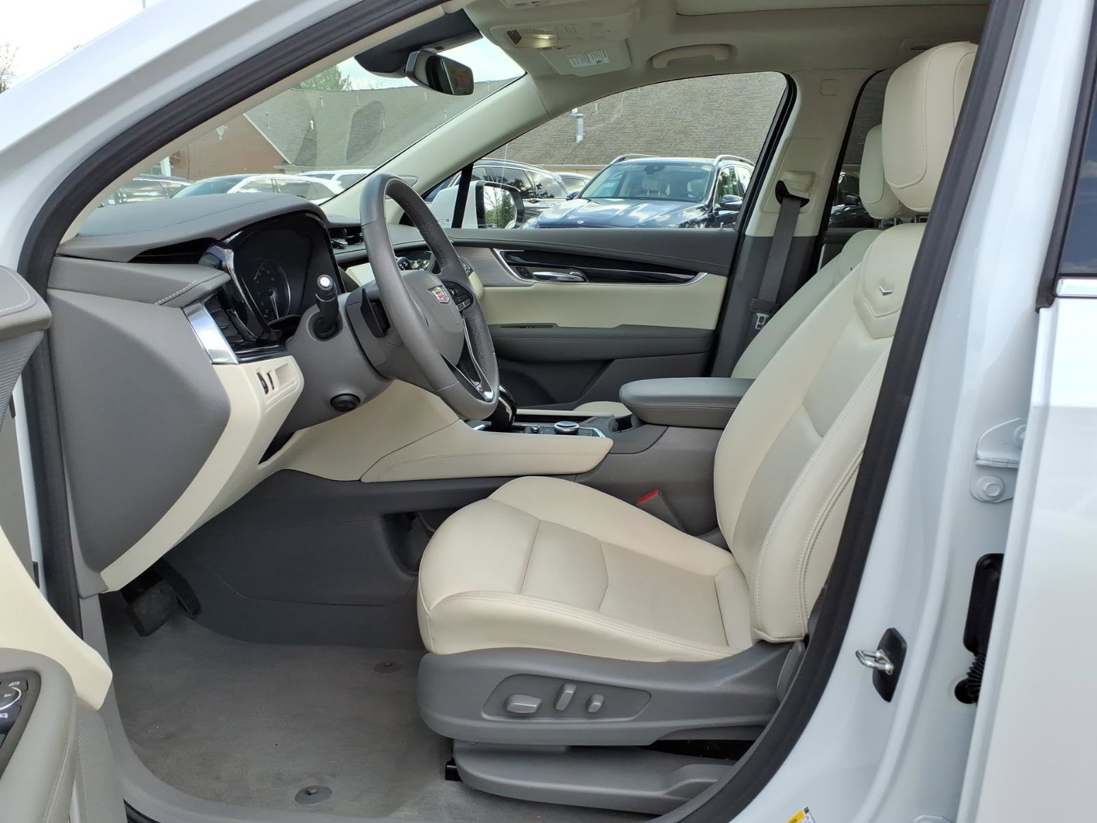 Used 2023 Cadillac XT6 Premium Luxury image 13