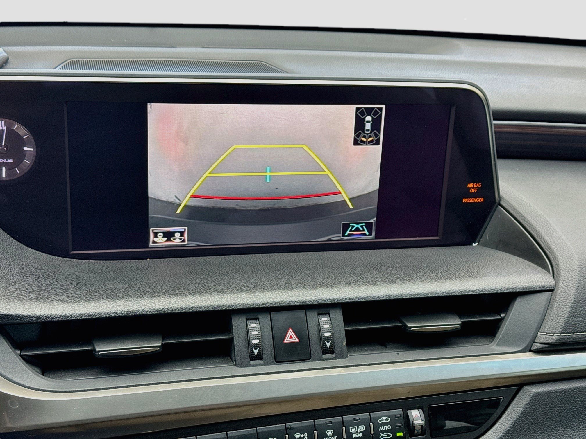 Used 2020 Lexus ES 300h w/ Premium Package FWD image 10