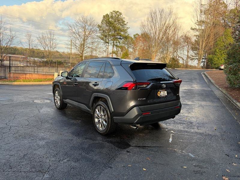 Used 2022 Toyota RAV4 XLE Premium image 5