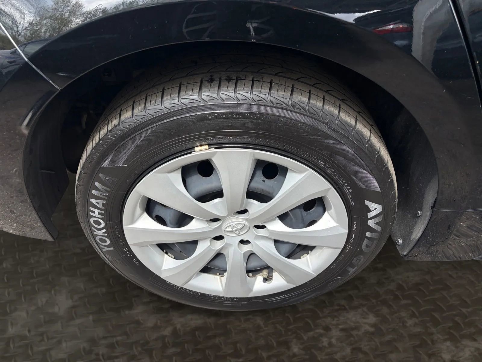 Used 2023 Toyota Corolla LE AWD/4WD image 36