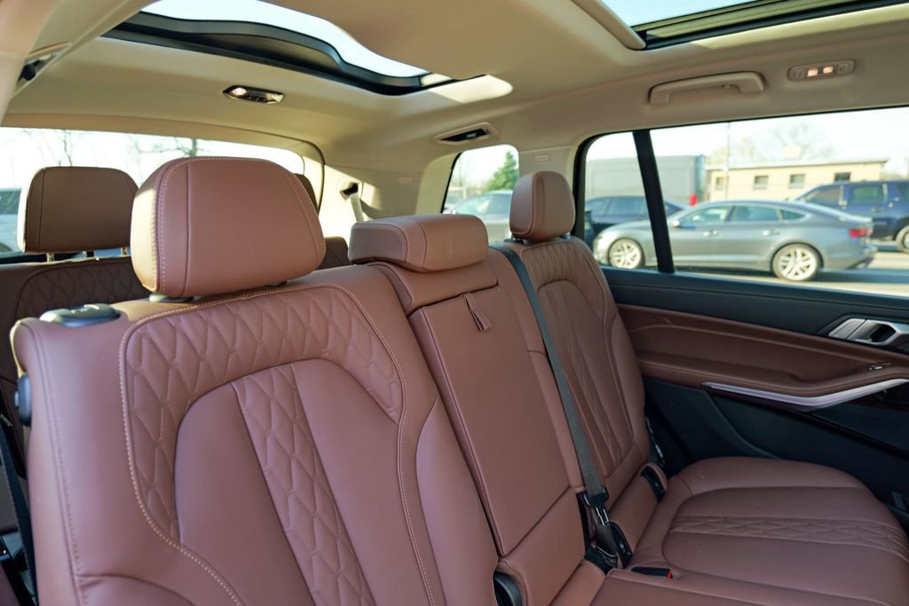 Used 2024 BMW X7 xDrive40i w/ Climate Comfort Package AWD/4WD image 36