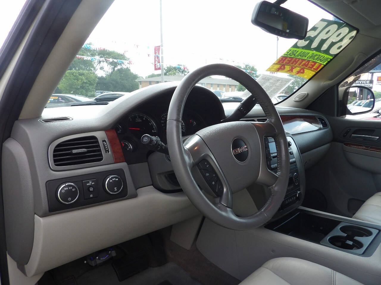 Used 2012 GMC Yukon XL SLT w/ SLT-2 Equipment Package AWD/4WD image 6